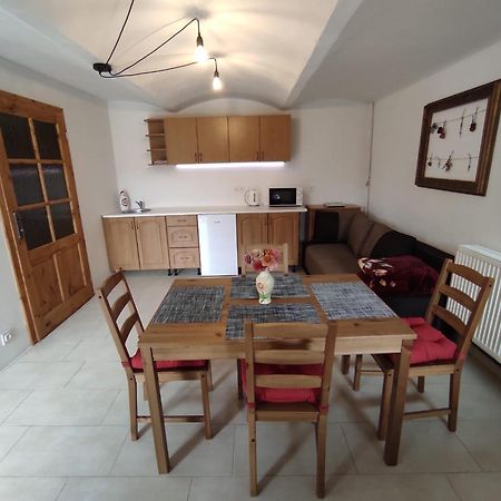 Apartmán Statek Tomandlov Driten Exteriér fotografie
