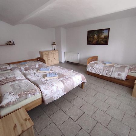 Apartmán Statek Tomandlov Driten Exteriér fotografie